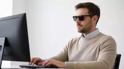 Illustration eines sehbehinderten Menschen, der einen Computer benutzt